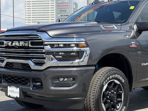 Used 2025 RAM 2500 Laramie AWD/4WD image 9