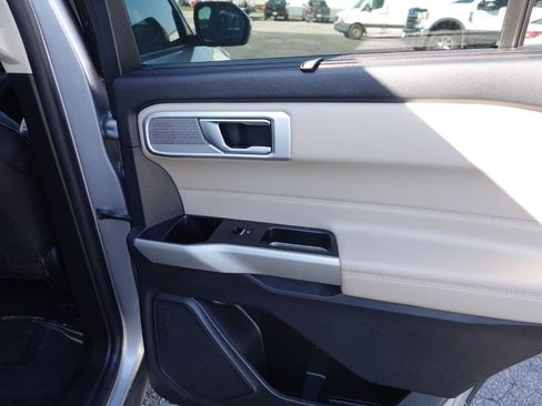 Used 2022 Ford Explorer Limited w/ Equipment Group 301A image 31