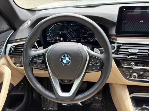 Used 2023 BMW 530e w/ Premium Package RWD image 24