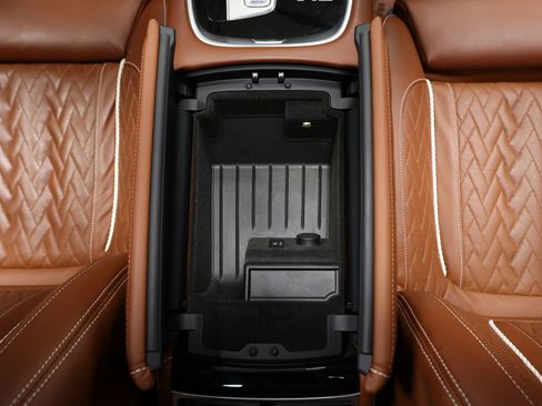 Used 2022 BMW M760i xDrive M760i xDrive Sedan 4D w/ Luxury Rear Seating Package image 45