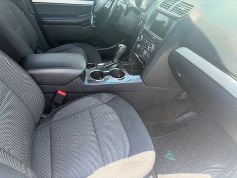 Used 2017 Ford Explorer XLT FWD image 38