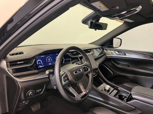 Used 2023 Jeep Grand Cherokee L Overland w/ Advanced Protech Group III image 4