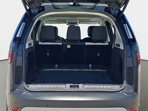 Certified 2025 Land Rover Discovery S image 13