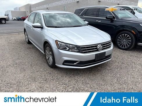 Used 2018 Volkswagen Passat 2.0T SE FWD image 1