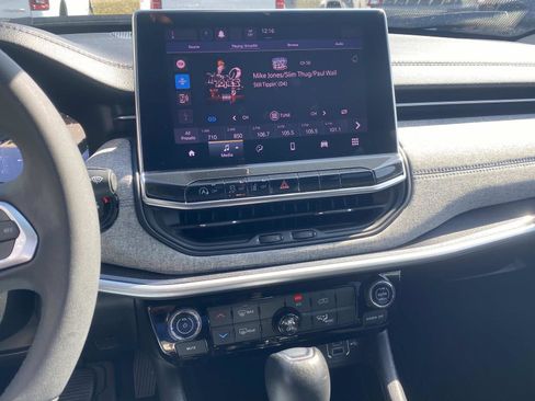 Certified 2022 Jeep Compass Latitude image 28