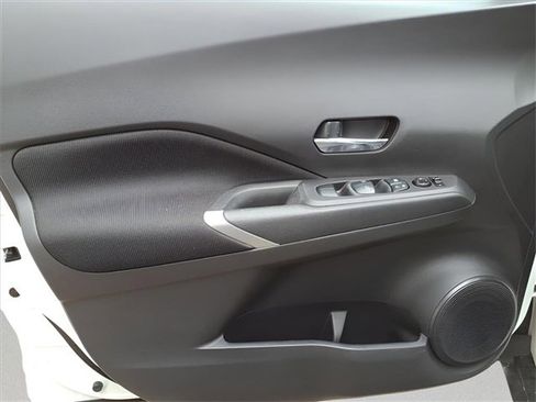 Used 2021 Nissan Kicks SV image 10