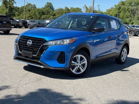 Used 2025 Nissan Kicks Play S FWD image 3