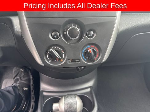 Used 2015 Nissan Versa SV FWD image 11
