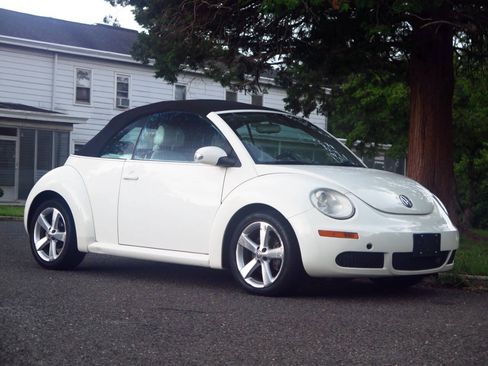 Used 2007 Volkswagen Beetle Triple White Edition FWD image 9
