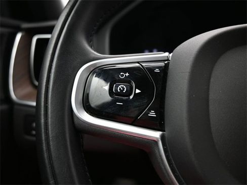 Used 2022 Volvo XC60 B5 Inscription w/ Climate Package image 25