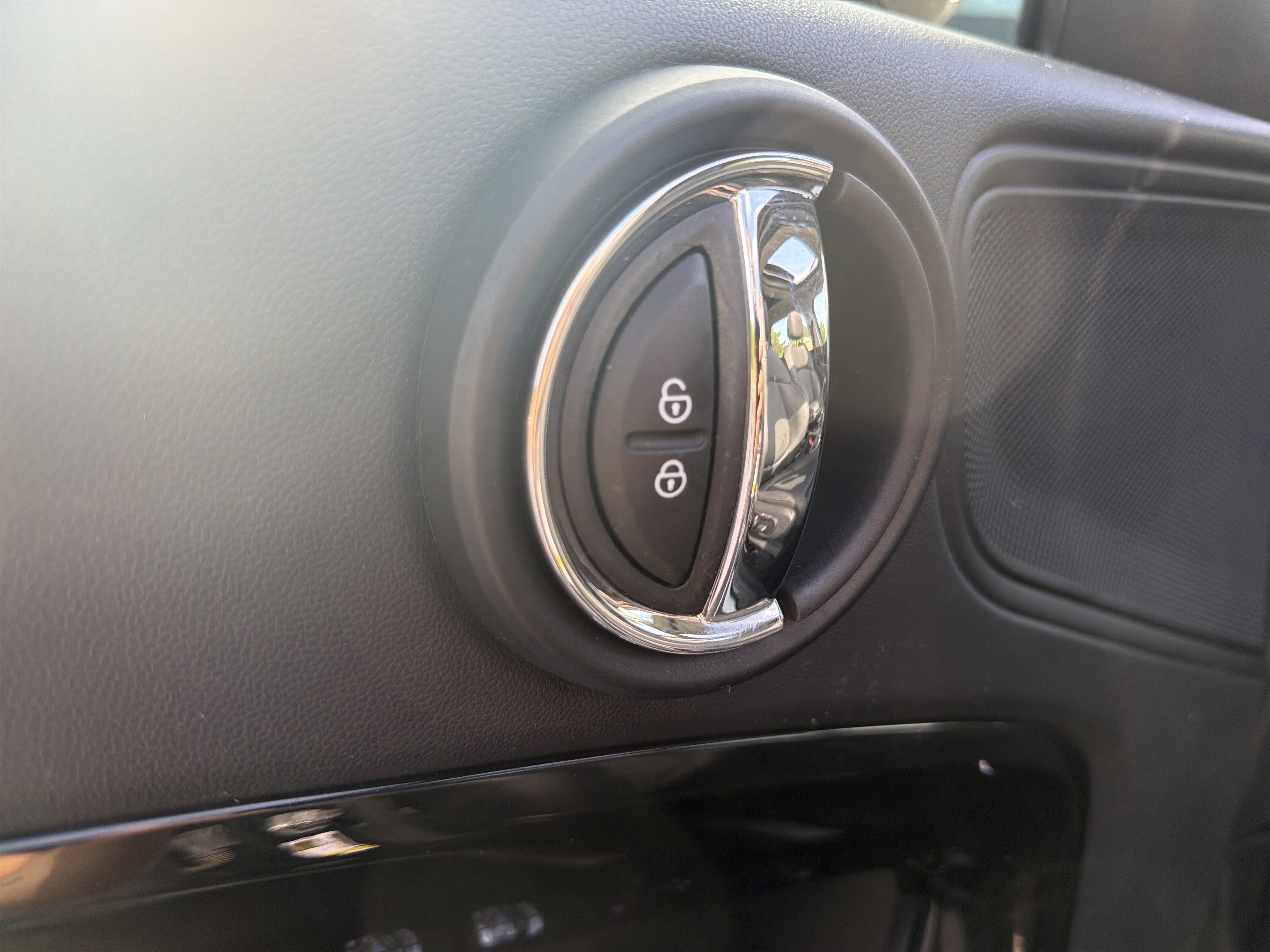 Used 2024 MINI Cooper Countryman S w/ Premium Package FWD image 25