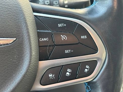 Used 2021 Chrysler Pacifica Touring-L FWD image 14