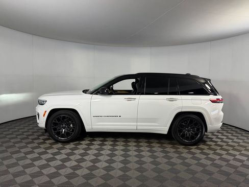 Used 2024 Jeep Grand Cherokee Summit image 9