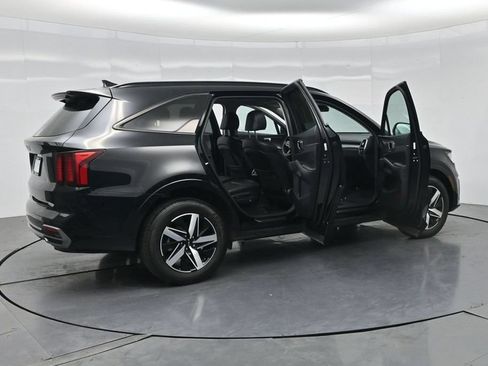 Used 2023 Kia Sorento S w/ Panoramic Sunroof Package FWD image 4