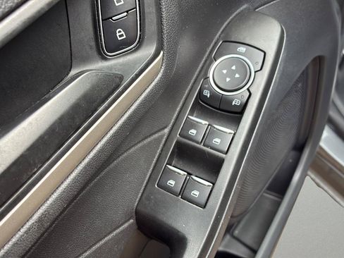 Used 2022 Ford Escape SE w/ SE Sport Appearance Package FWD image 20