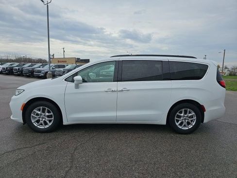 Used 2022 Chrysler Pacifica Touring-L FWD image 5