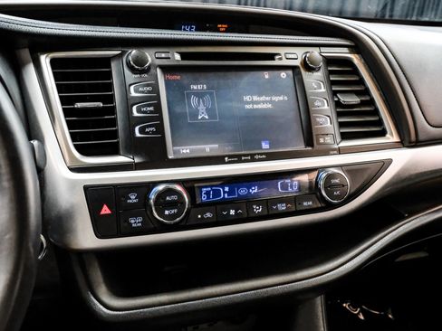 Used 2019 Toyota Highlander XLE image 35