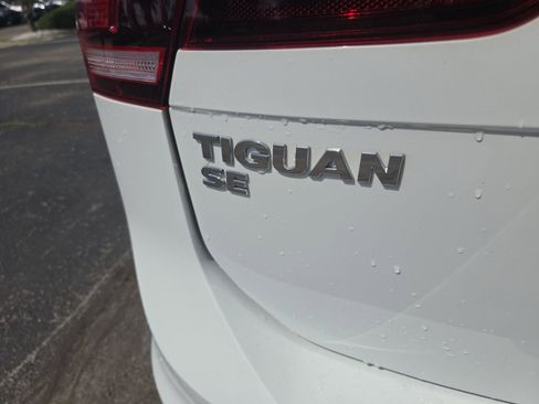 Used 2020 Volkswagen Tiguan SE w/ Panoramic Sunroof Package AWD/4WD image 13