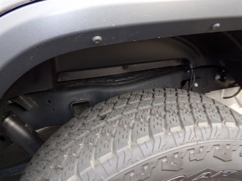 Used 2023 Jeep Gladiator Overland w/ Cold Weather Group image 32