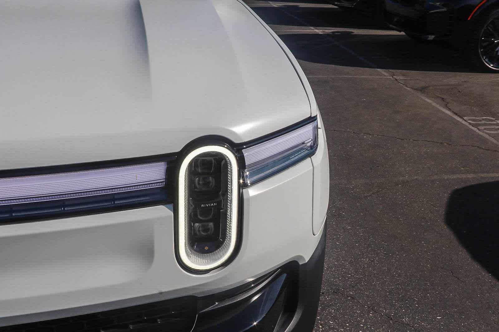 Used 2025 Rivian R1S Adventure Dual AWD/4WD image 11