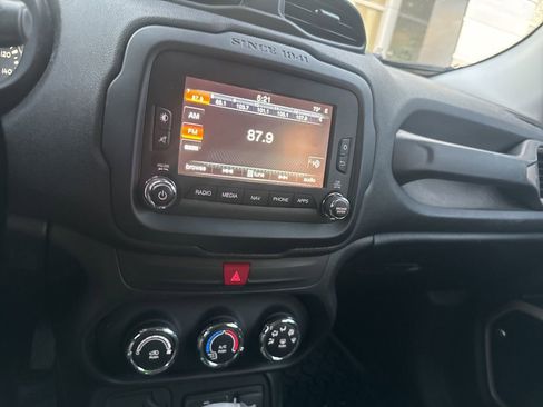 Used 2017 Jeep Renegade Latitude image 12