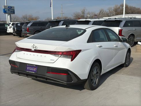 New 2025 Hyundai Elantra Blue image 5