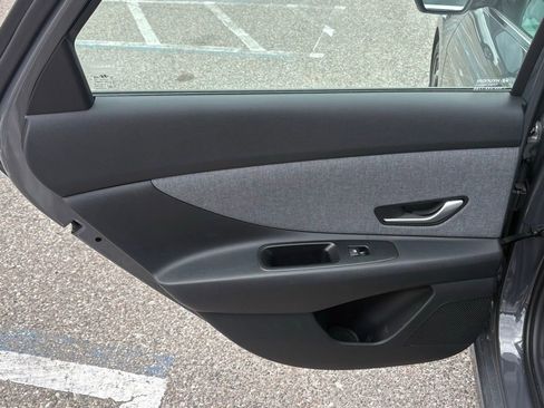 Used 2024 Hyundai Elantra Limited FWD image 12