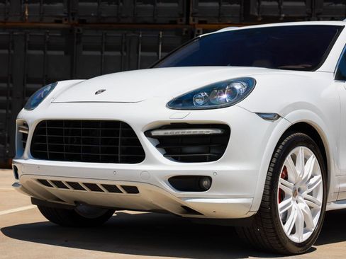 Used 2014 Porsche Cayenne GTS AWD/4WD image 25