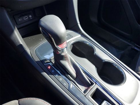 Certified 2022 Chevrolet Equinox RS w/ Infotainment Package image 30