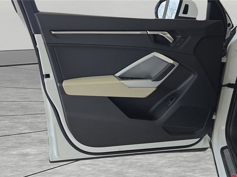 Used 2025 Audi Q3 2.0T Premium image 26