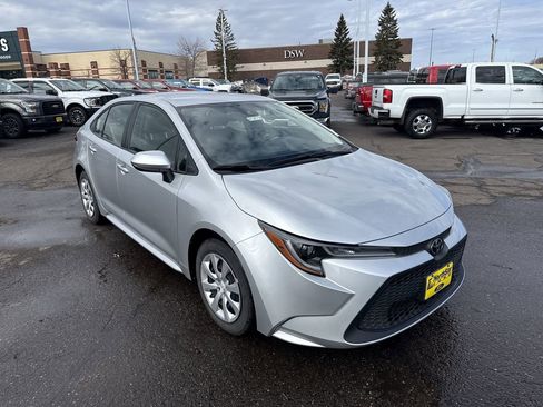 Used 2022 Toyota Corolla LE image 4