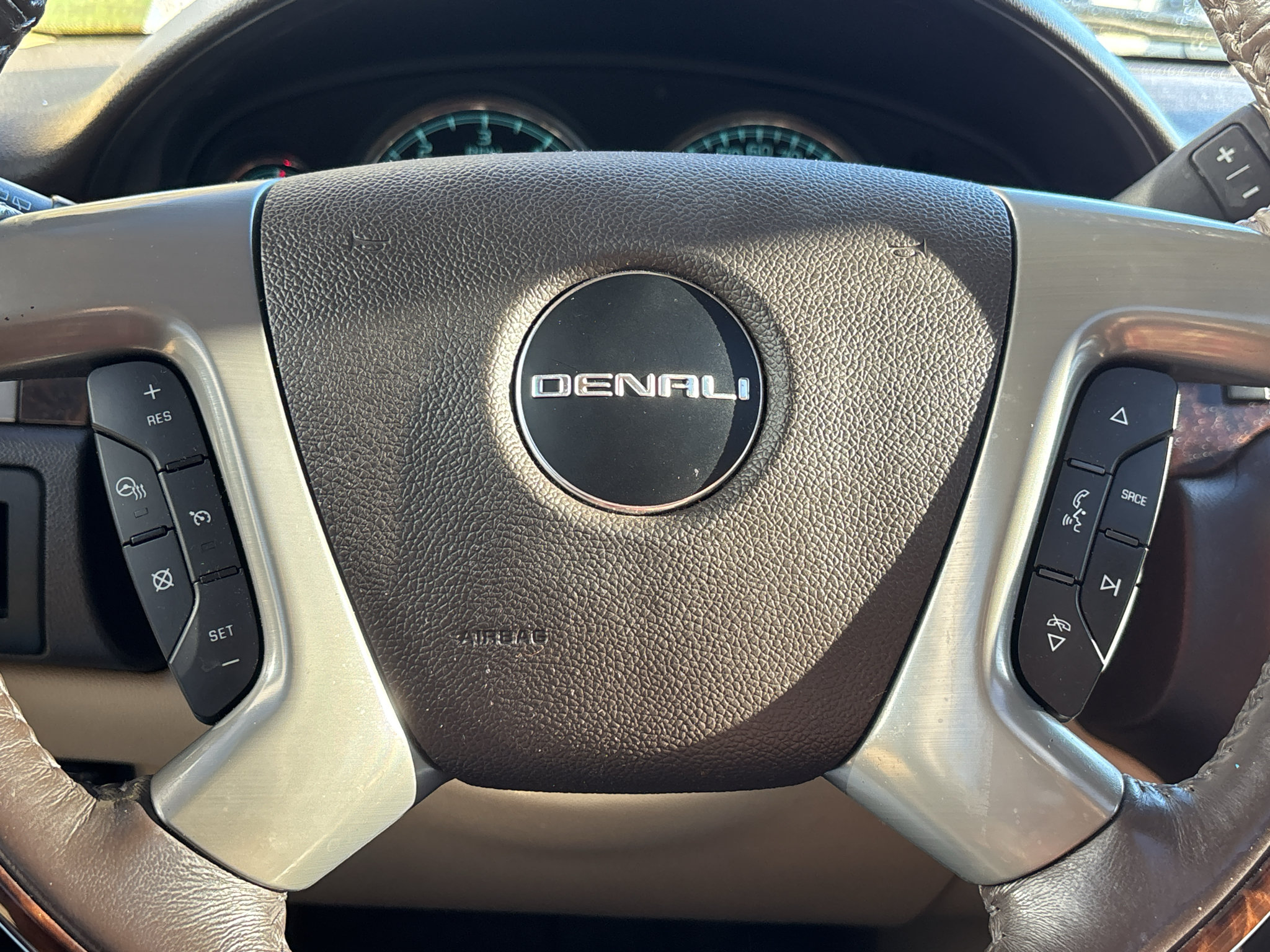 Used 2013 GMC Yukon XL Denali RWD image 18