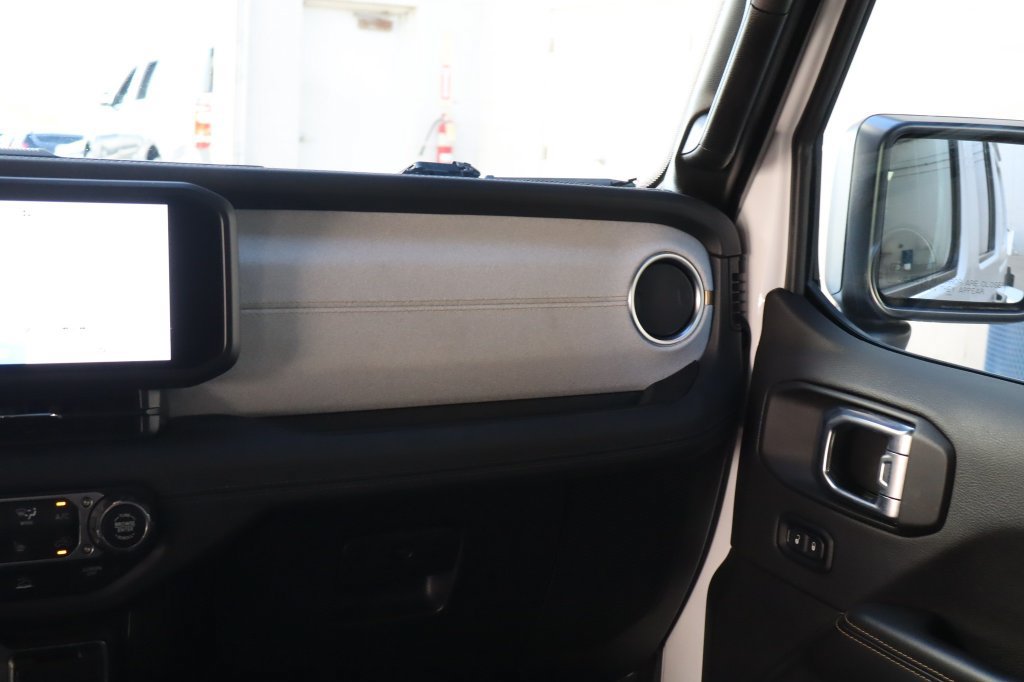 Used 2026 Jeep Wrangler Unlimited Sahara AWD/4WD image 33