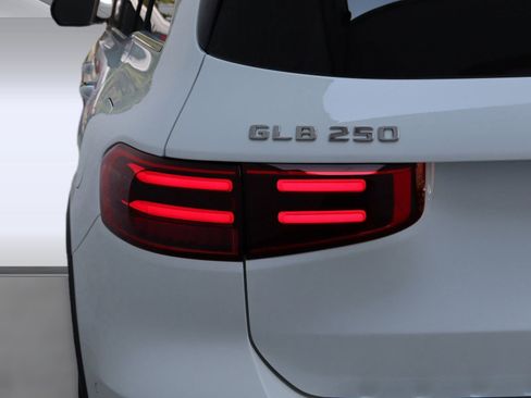 New 2025 Mercedes-Benz GLB 250 image 11