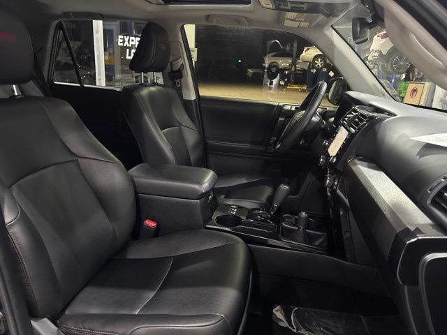 Used 2021 Toyota 4Runner Venture w/ Moonroof Package AWD/4WD image 39