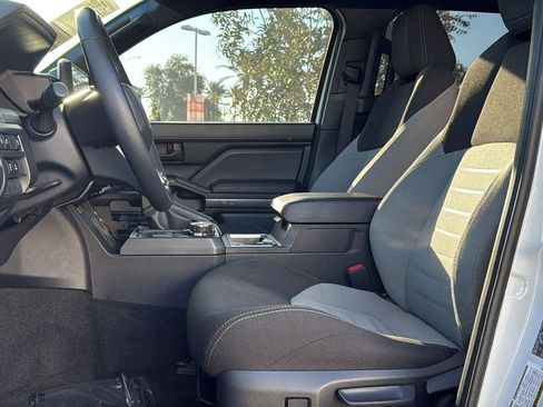 Used 2025 Toyota 4Runner 4WD image 21