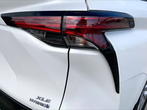 Used 2022 Toyota Sienna XLE image 28