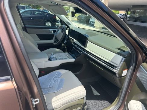 Used 2024 Hyundai Santa Fe Calligraphy image 6