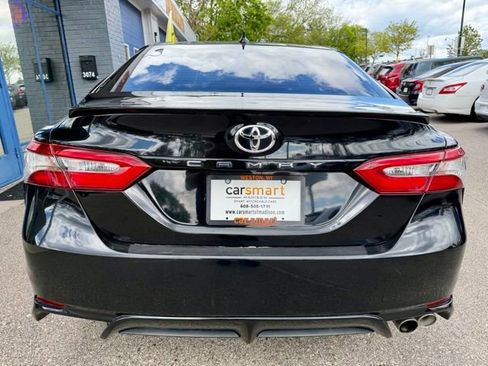 Used 2018 Toyota Camry SE w/ Audio Package FWD image 9