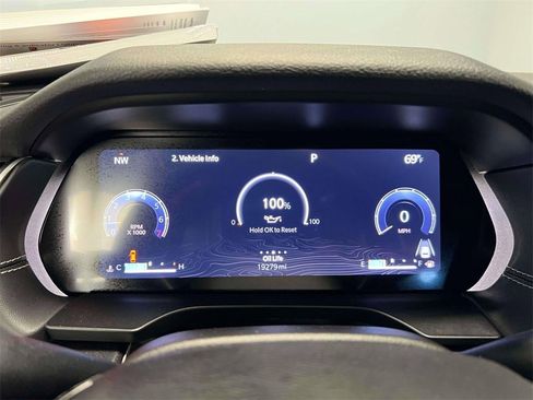 Used 2023 Jeep Grand Cherokee Laredo image 27