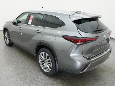 New 2026 Toyota Highlander Platinum image 13