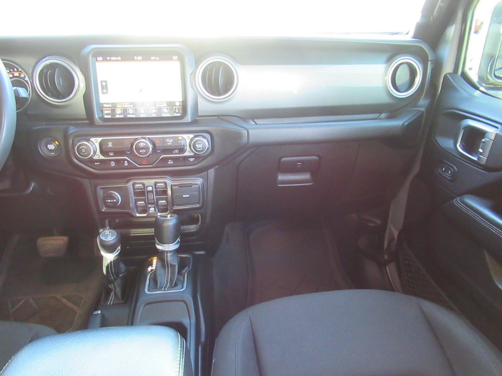 Used 2023 Jeep Gladiator Overland AWD/4WD image 13