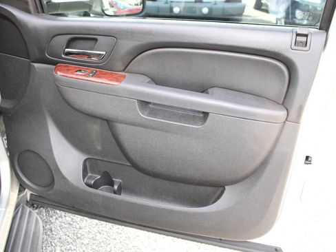 Used 2014 Chevrolet Suburban LS image 20