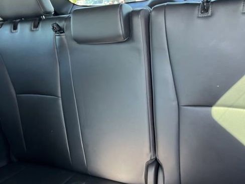 Used 2024 Toyota Highlander XLE image 9