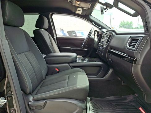 Used 2019 Nissan Titan SV w/ SV Convenience Package AWD/4WD image 11