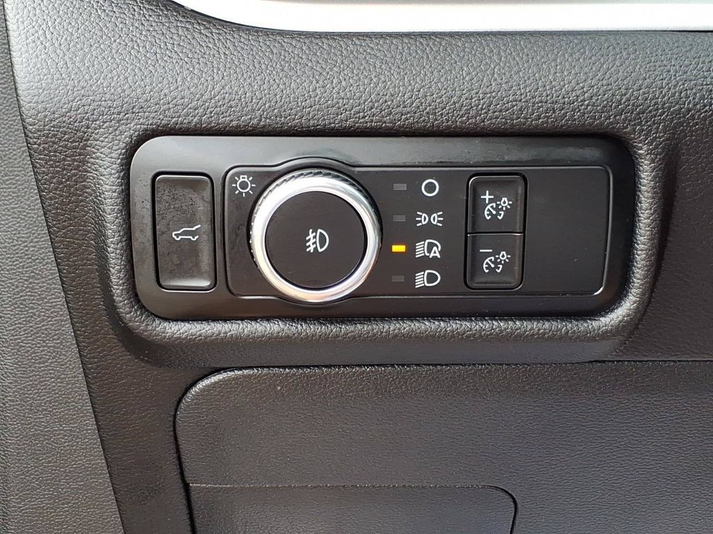 Used 2023 Ford Explorer XLT w/ Equipment Group 202A AWD/4WD image 16
