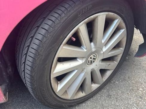 Used 2008 Volkswagen Beetle SE FWD image 4