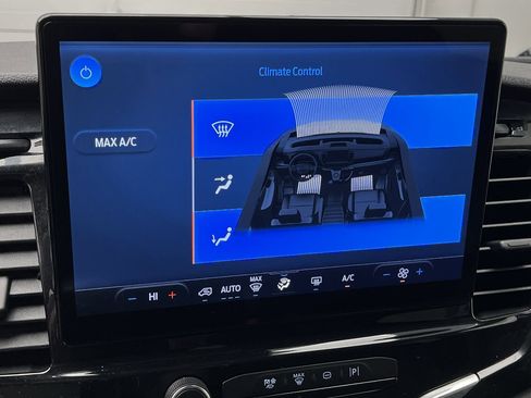 Used 2023 Ford Transit 350 XLT image 19