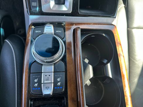 Used 2017 Genesis G90 5.0 Ultimate RWD image 16