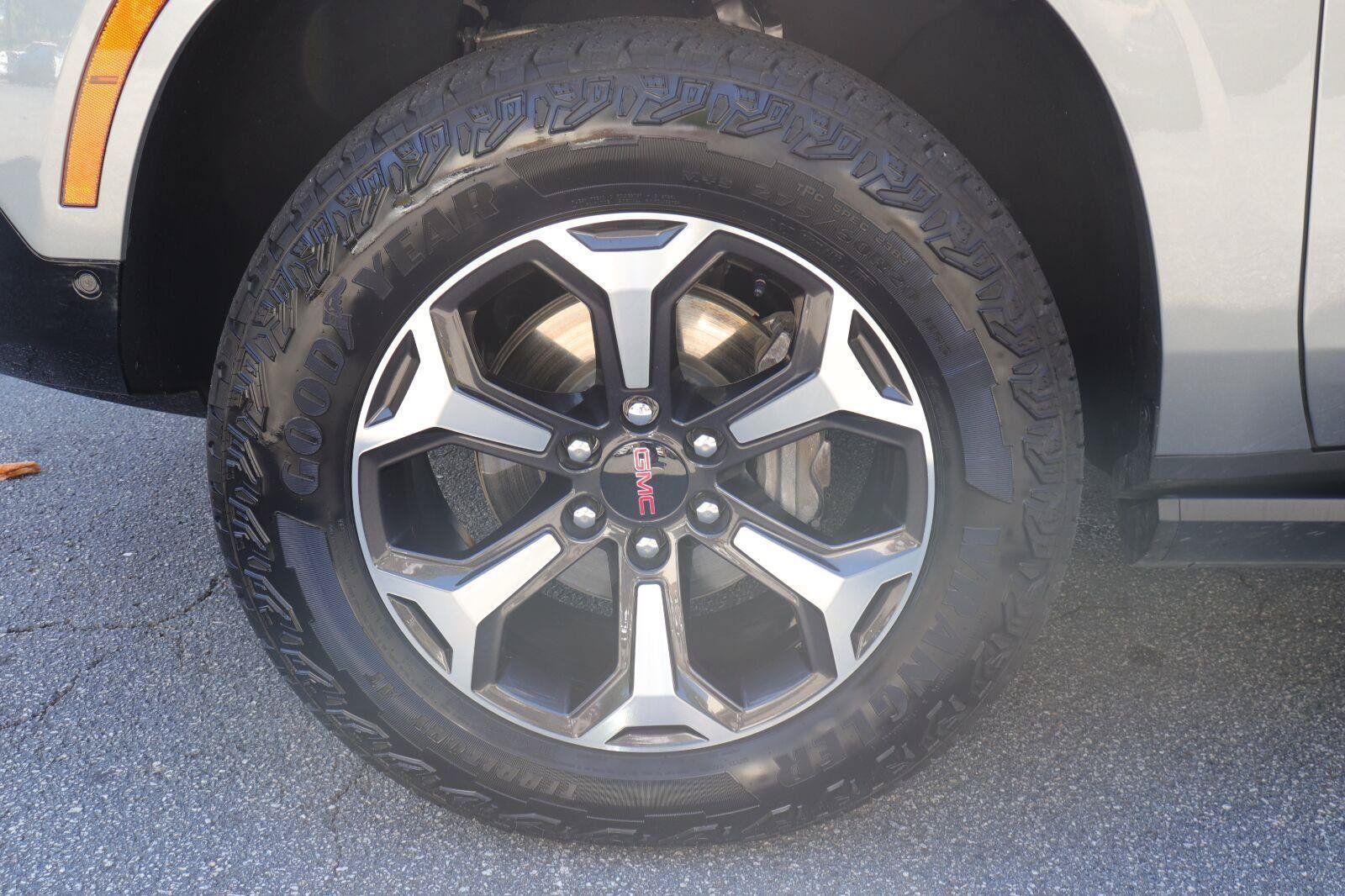 Used 2026 GMC Yukon AT4 Ultimate w/ LPO, Floor Liner Package AWD/4WD image 32